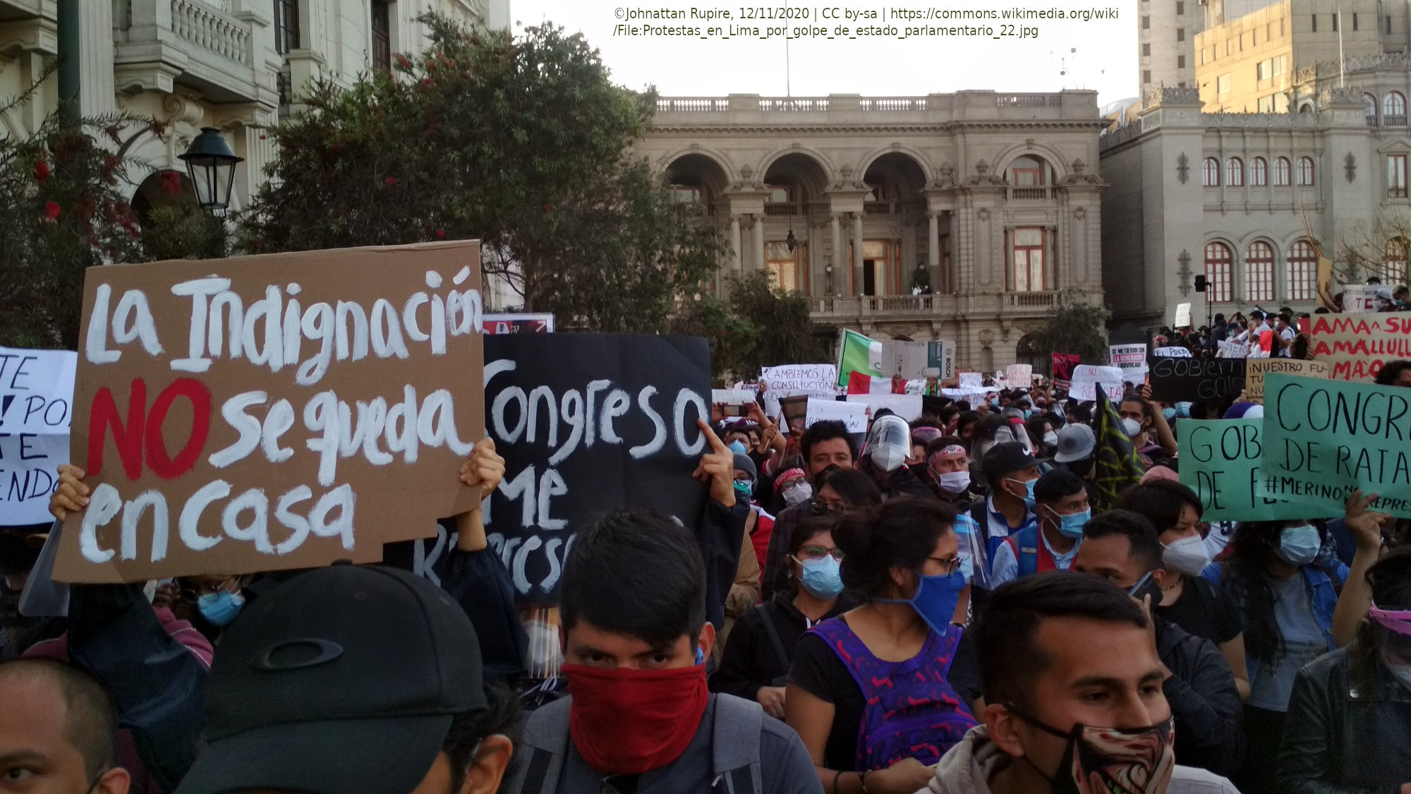 manifestación contra gobierno de Merino. Foto de Johnattan Rupire (en la Wikipedia, CC by-sa).